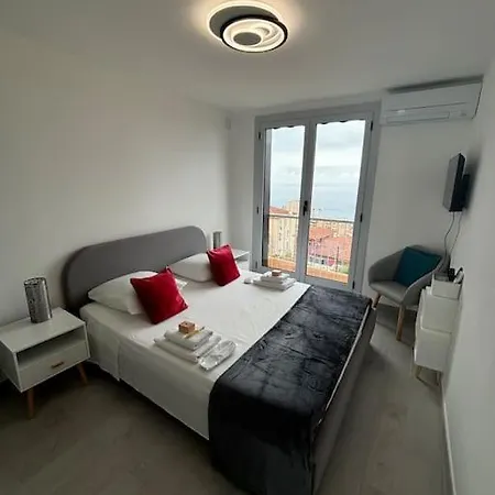 Confort & Parking Apartment Beausoleil